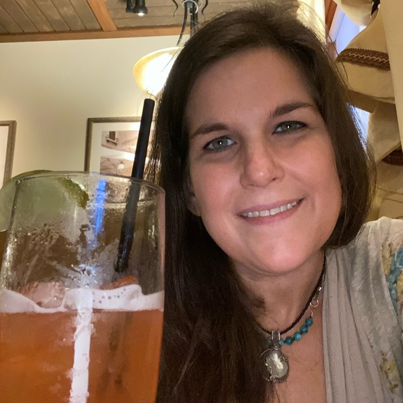 Meet your Posher, Lindsay B - Picture 3 of 15